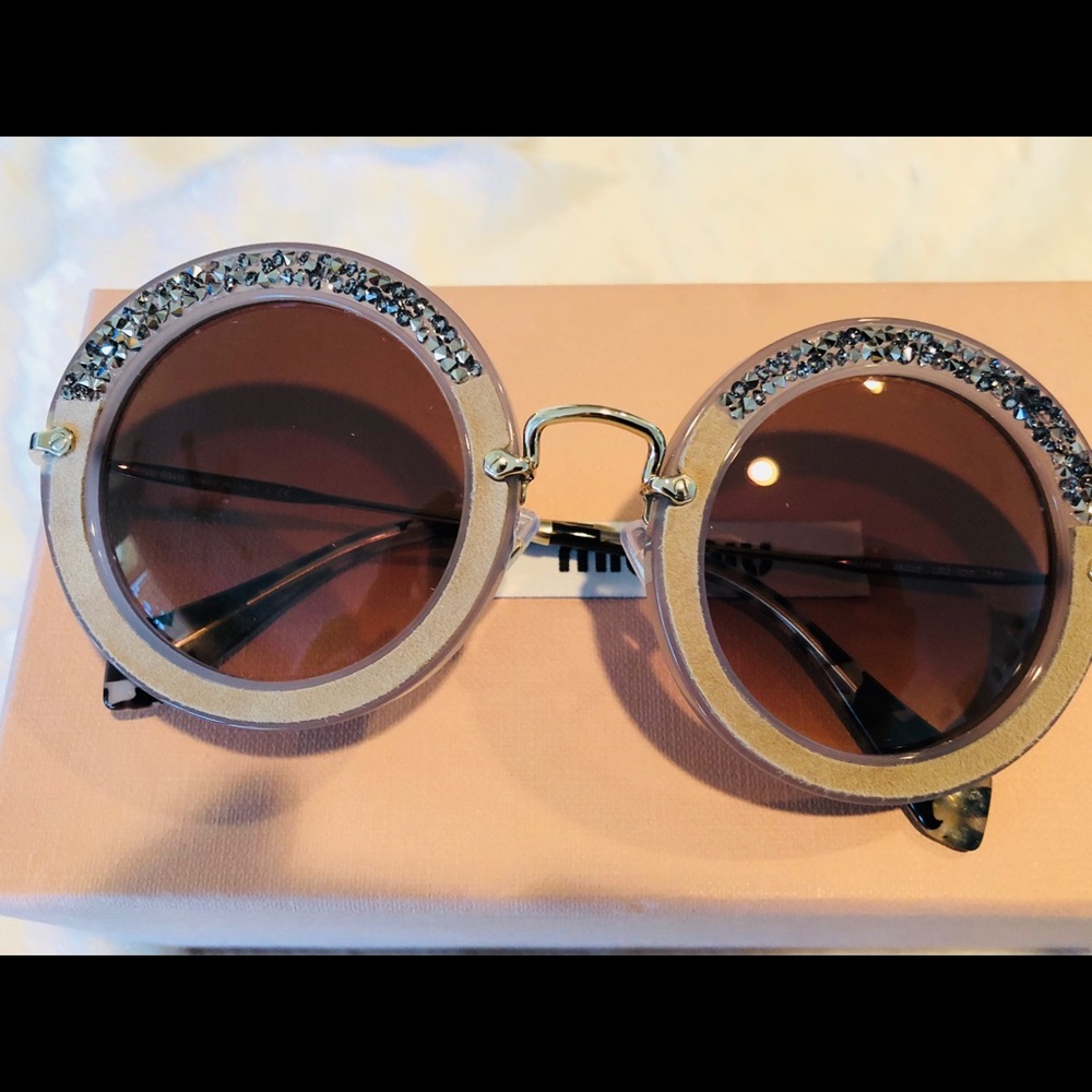 MIU MIU SUN GLASSES 👓 😎 Authentic
